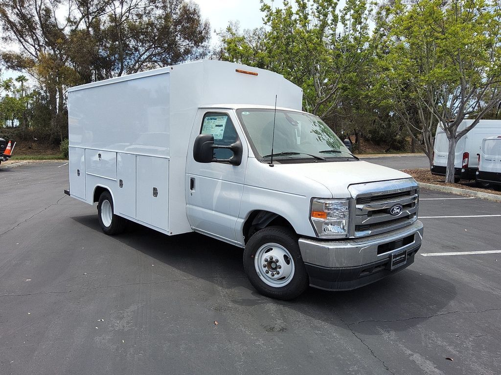 New 2026 Ford E-350 Cutaway - photo 3