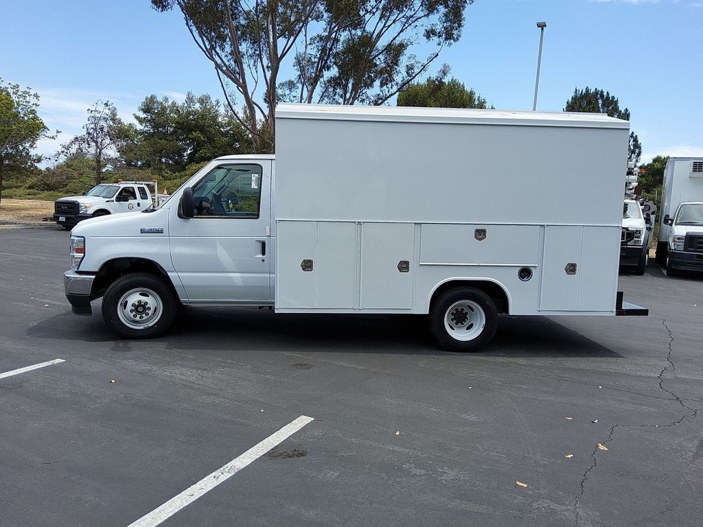 New 2026 Ford E-350 Cutaway - photo 32