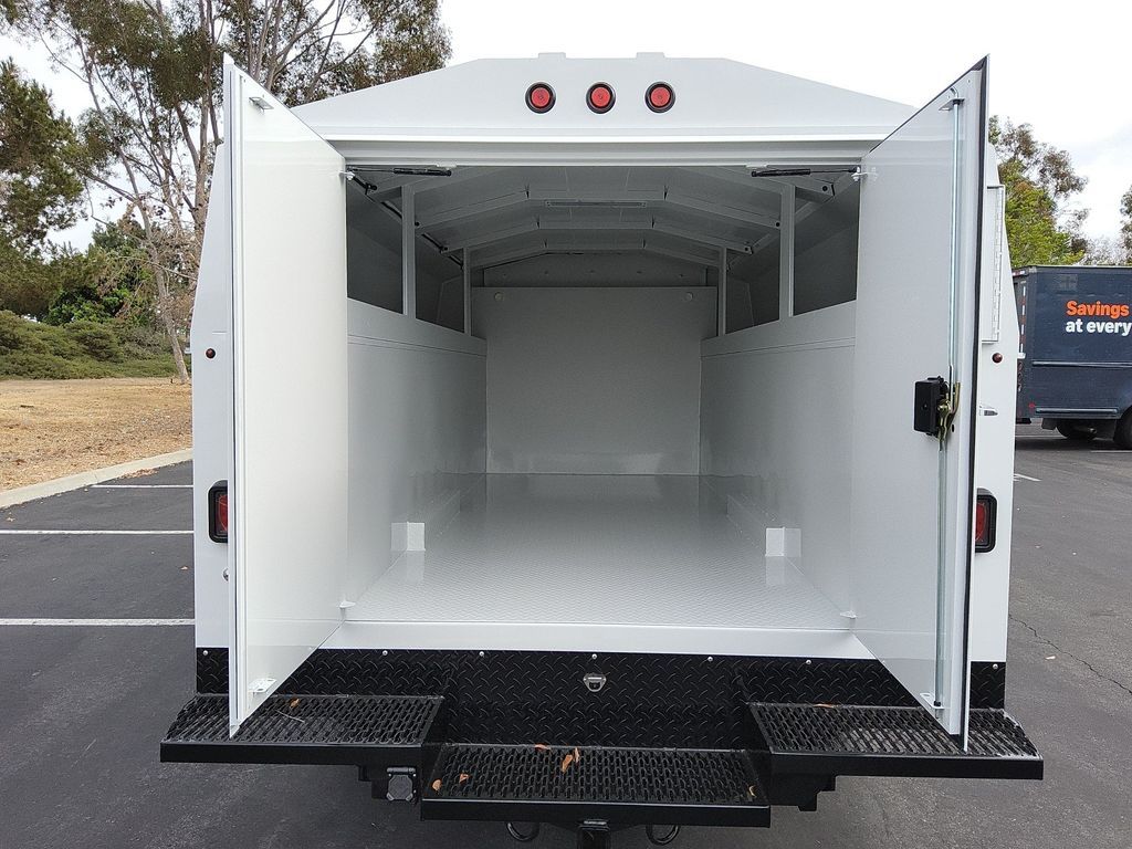 New 2026 Ford E-350 Cutaway - photo 17