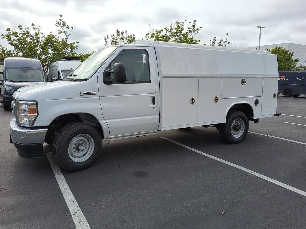 New 2026 Ford E-350 Cutaway - photo 3