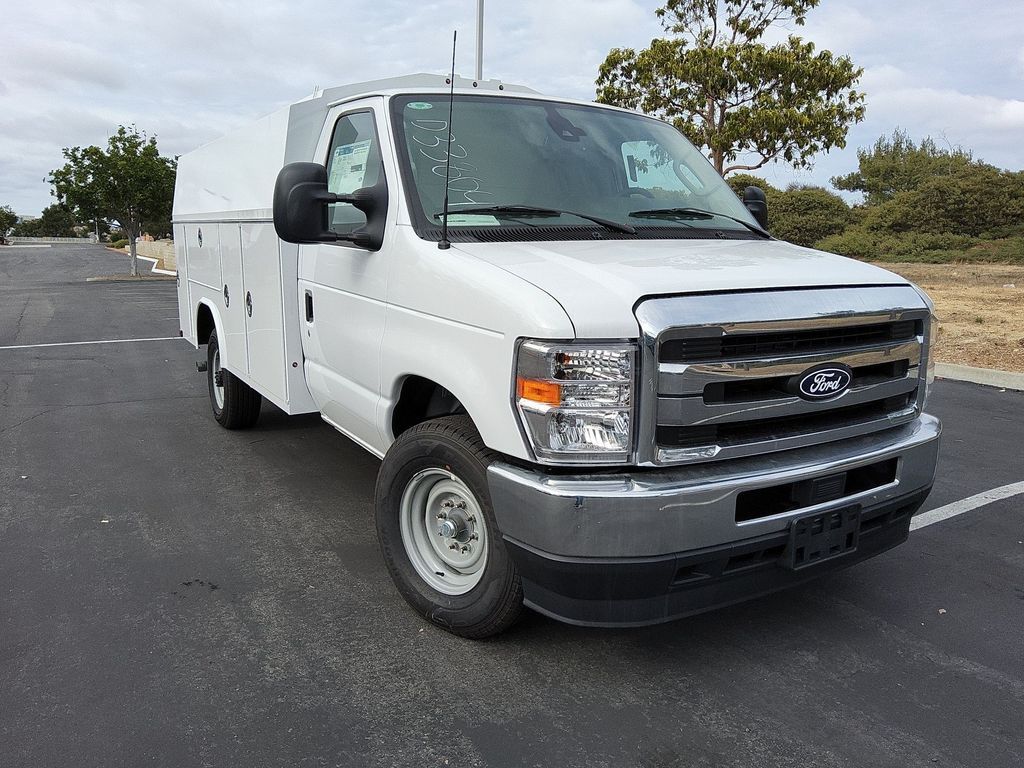 New 2026 Ford E-350 Cutaway - photo 4
