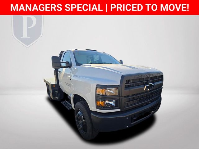 New 2023 Chevrolet Silverado 5500 - photo 2