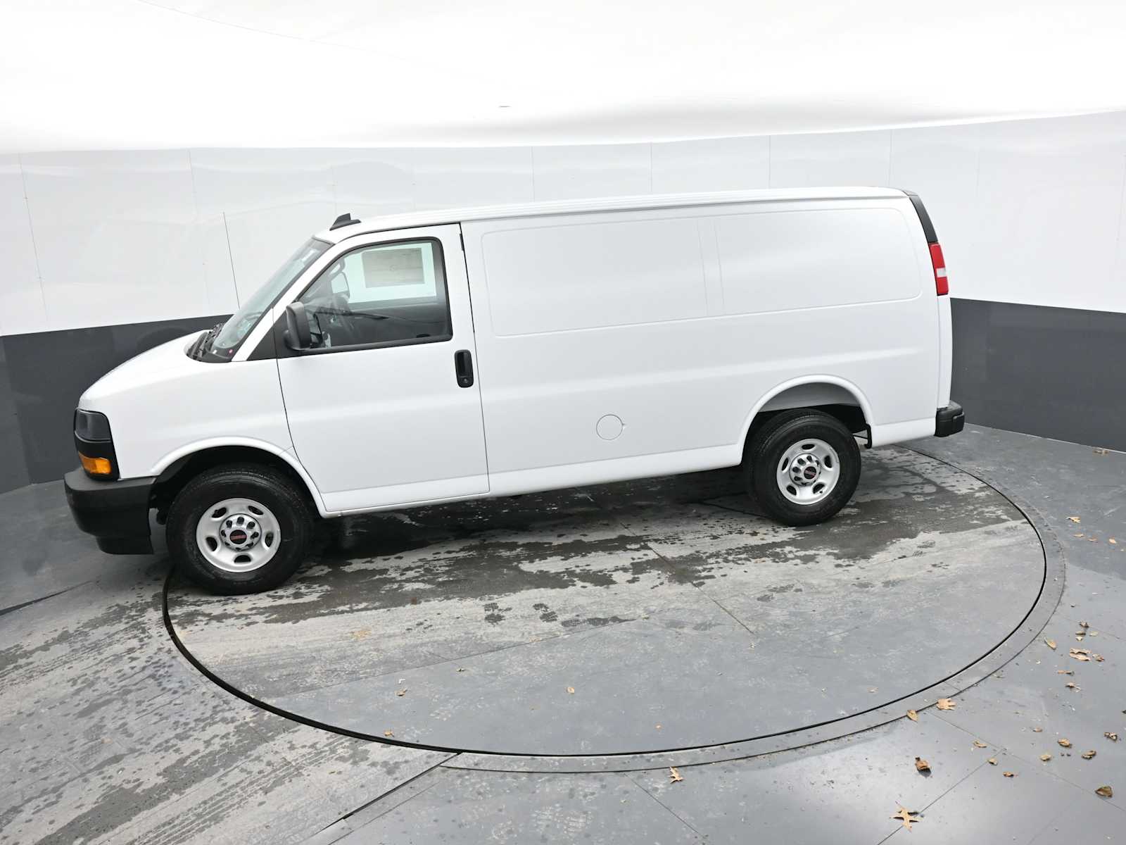 New 2025 GMC Savana 2500 Empty Cargo Van - photo 32