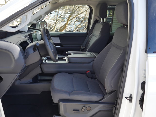 Used 2025 Ford Expedition - photo 2