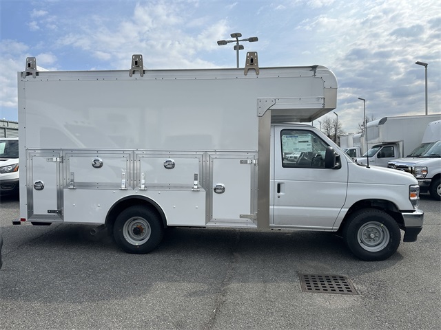 New 2026 Ford E-350 Cutaway - photo 3