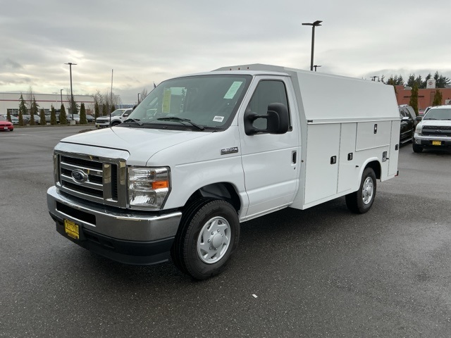 New 2025 Ford E-350 - photo 2