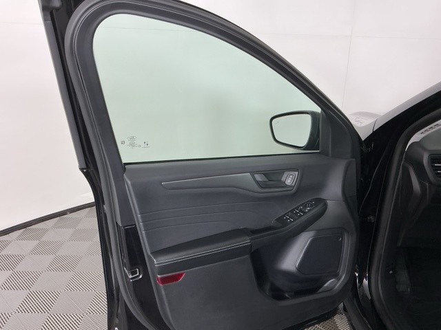 Used 2025 Ford Escape - photo 2