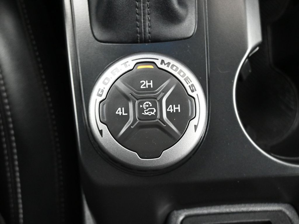 Used 2025 Ford Bronco Outer Banks - photo 9