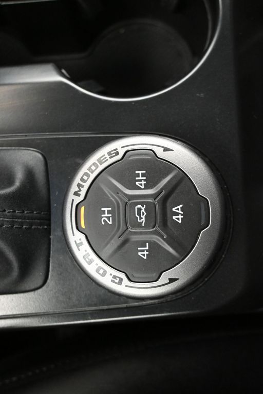 Used 2025 Ford Bronco Badlands - photo 9