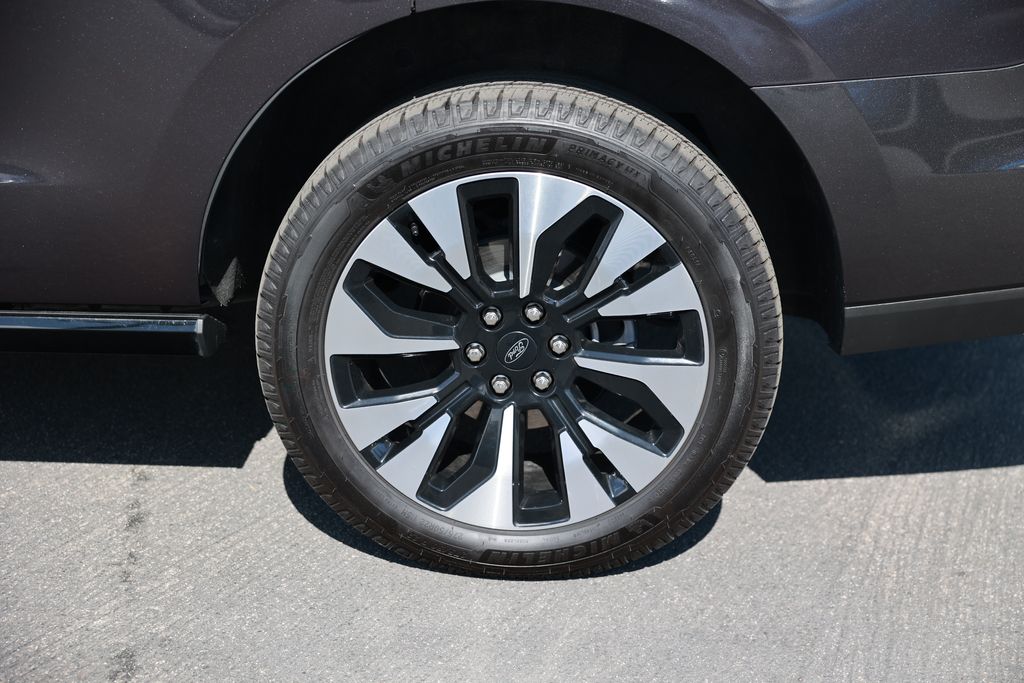 Used 2025 Ford Expedition Platinum - photo 30
