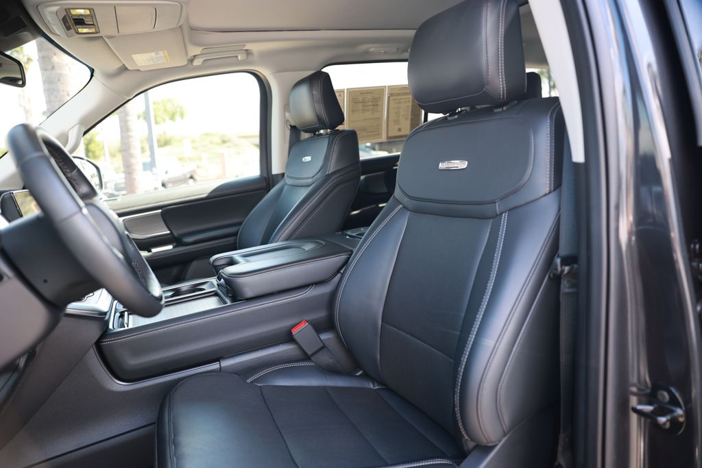 Used 2025 Ford Expedition Platinum - photo 36