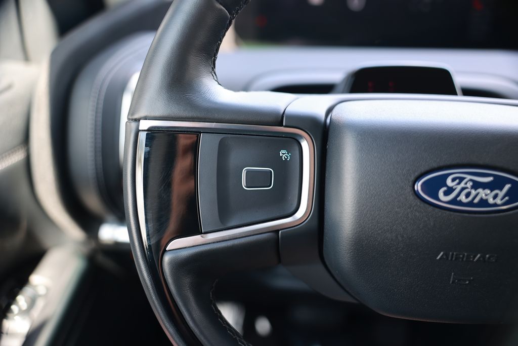 Used 2025 Ford Expedition Platinum - photo 3