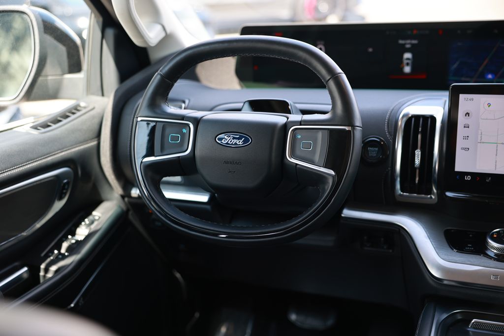 Used 2025 Ford Expedition Platinum - photo 7
