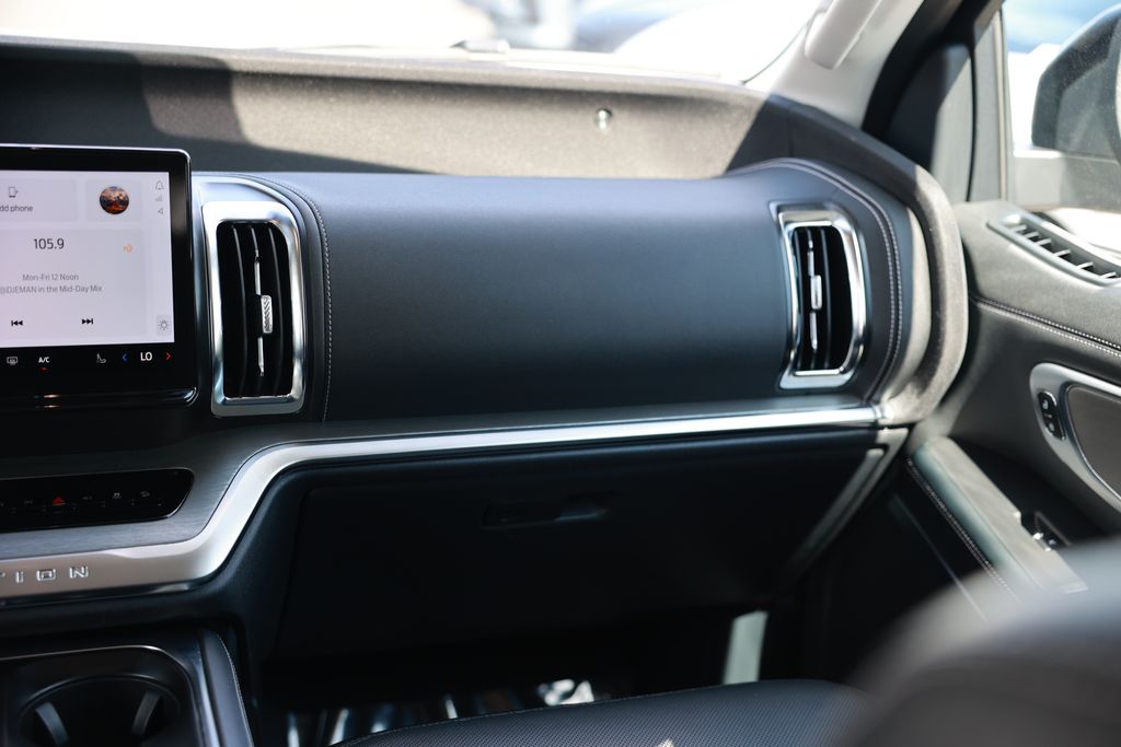 Used 2025 Ford Expedition Platinum - photo 9