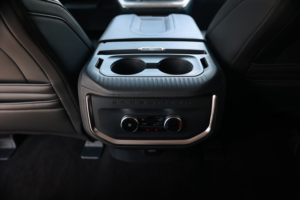 Used 2025 Ford Expedition Platinum - photo 12