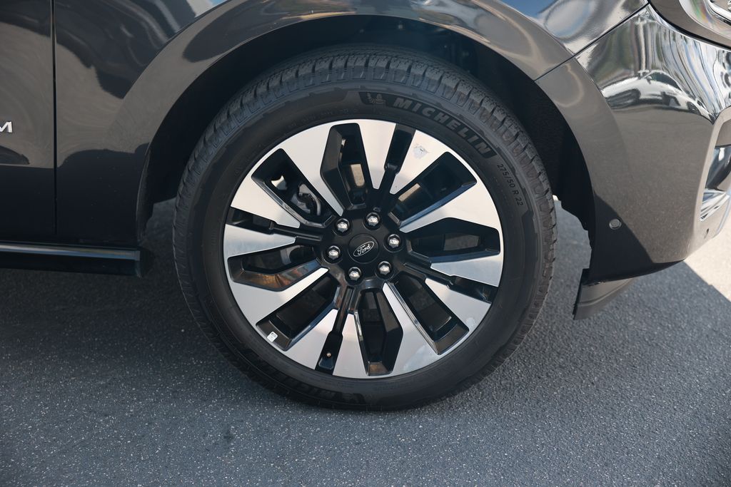 Used 2025 Ford Expedition Platinum - photo 27