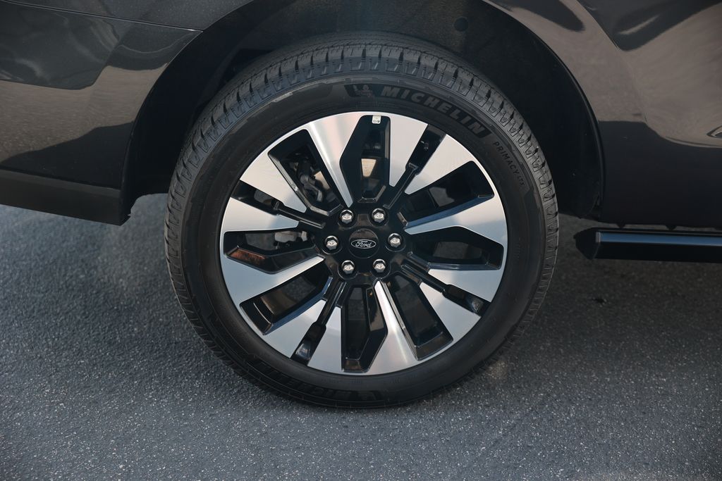Used 2025 Ford Expedition Platinum - photo 28