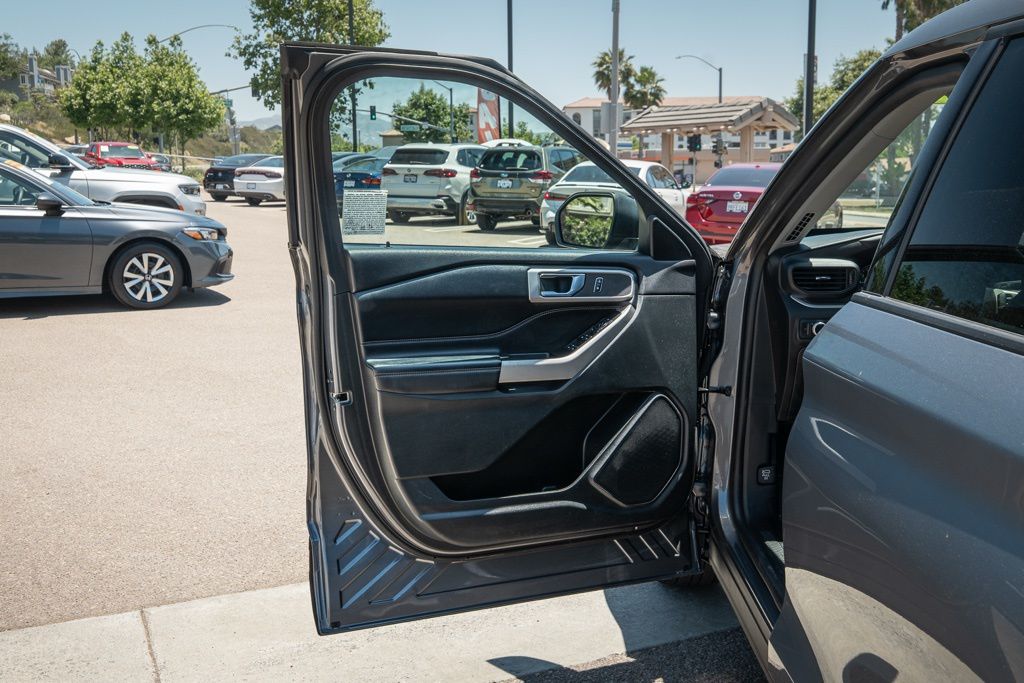 Used 2022 Ford Explorer XLT SUV - photo 9