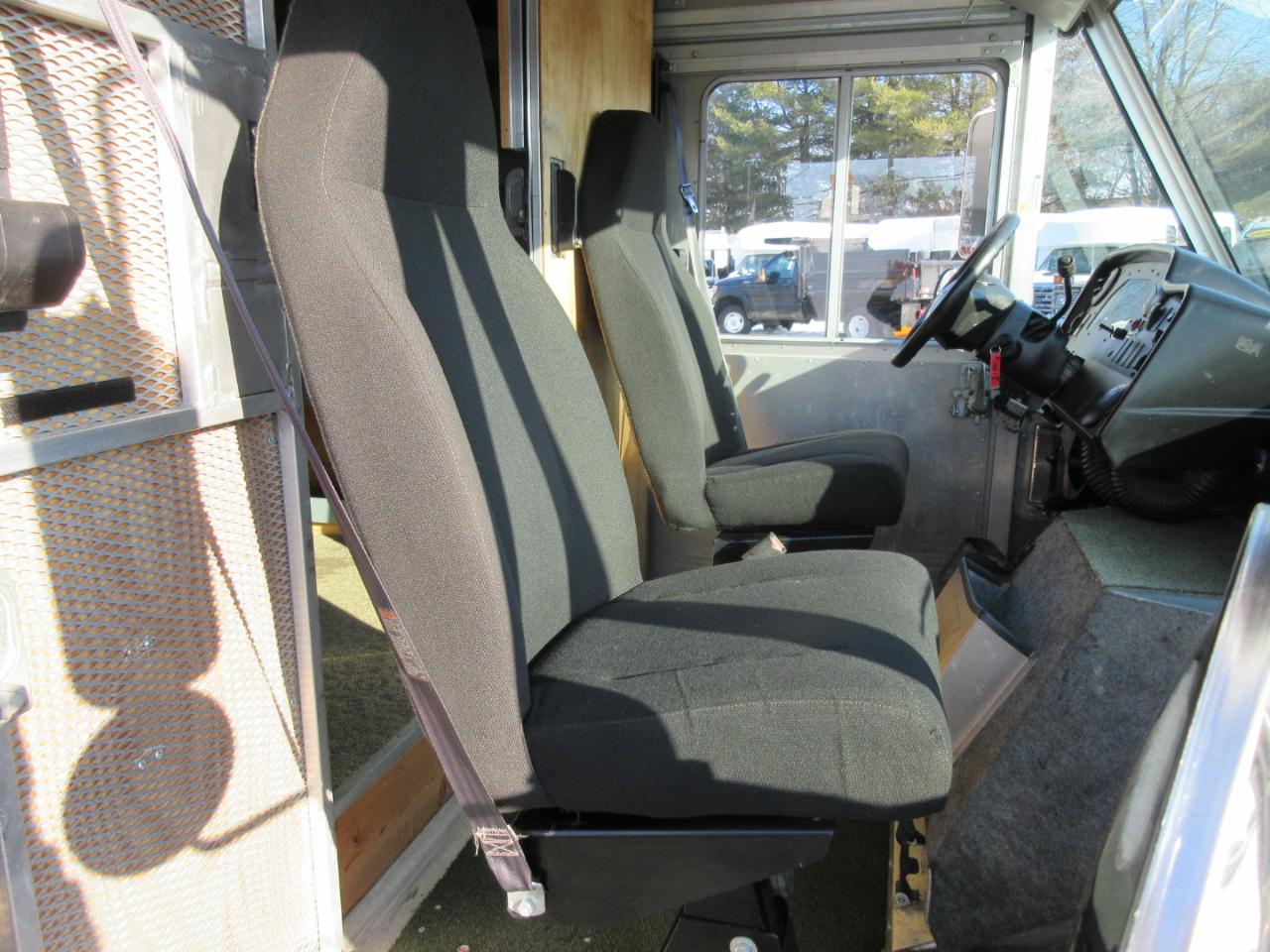 Used 2011 Ford E-350 Stripped Chassis - photo 40