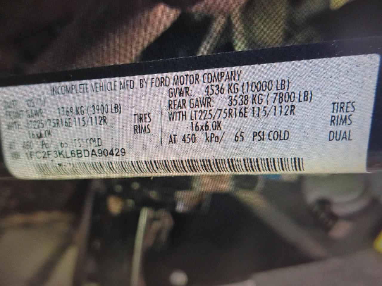Used 2011 Ford E-350 Stripped Chassis - photo 41