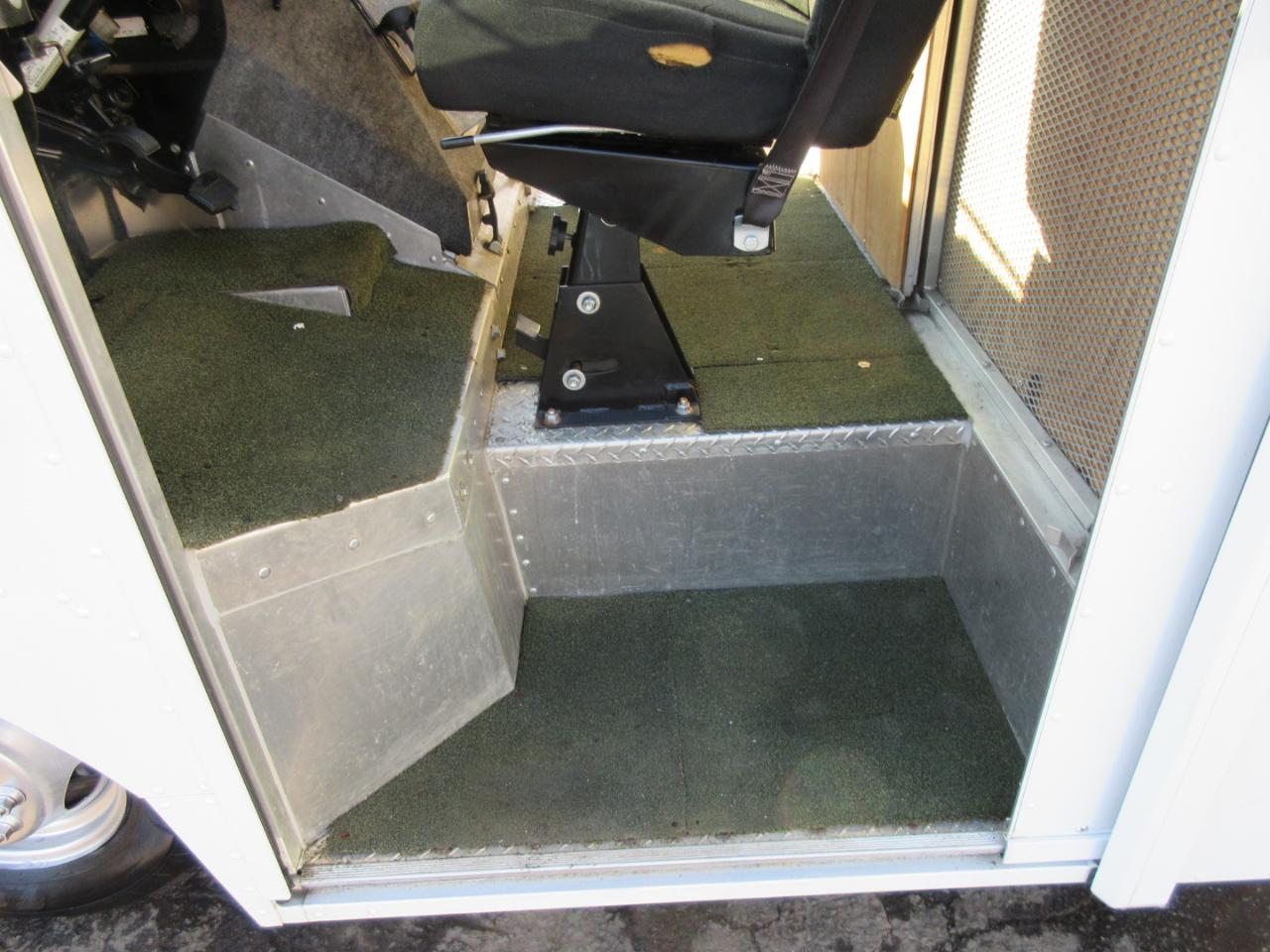 Used 2011 Ford E-350 Stripped Chassis - photo 3