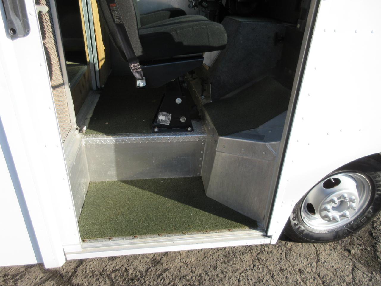 Used 2011 Ford E-350 Stripped Chassis - photo 4