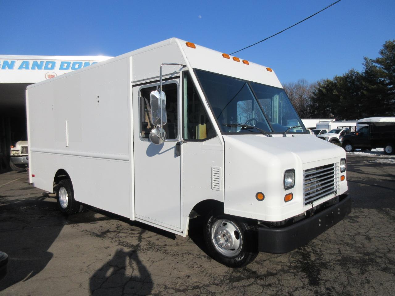 Used 2011 Ford E-350 Stripped Chassis - photo 30