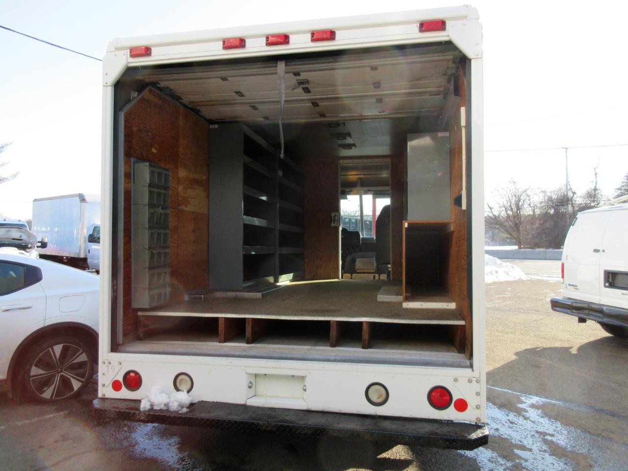 Used 2011 Ford E-350 Stripped Chassis - photo 10