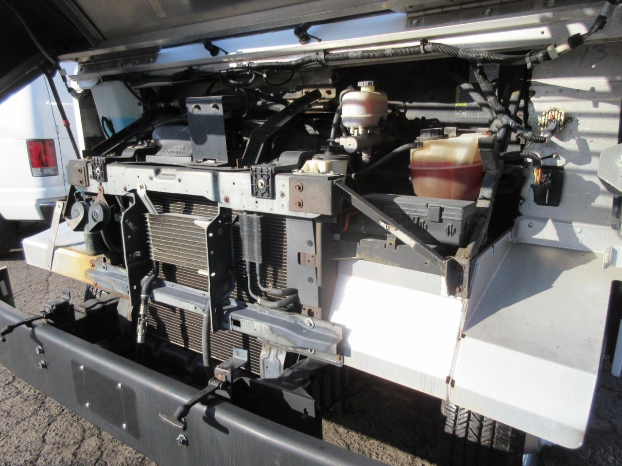 Used 2011 Ford E-350 Stripped Chassis - photo 21