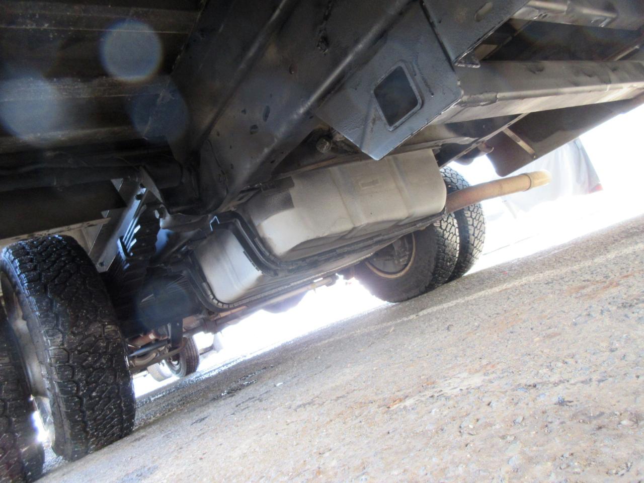 Used 2011 Ford E-350 Stripped Chassis - photo 22