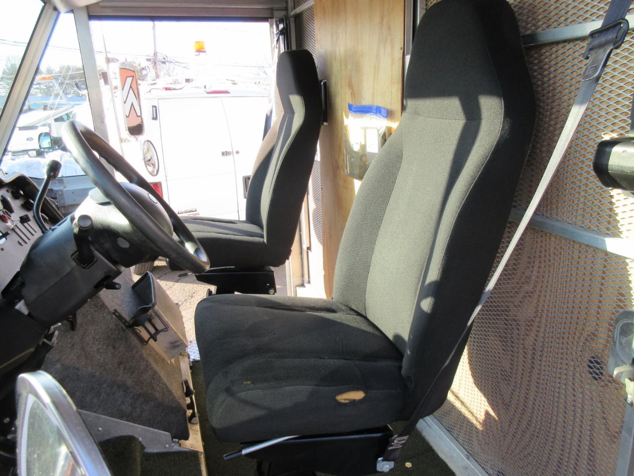 Used 2011 Ford E-350 Stripped Chassis - photo 34