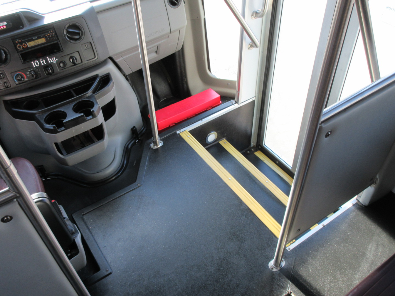 Used 2017 Ford E-350 Cutaway - photo 31