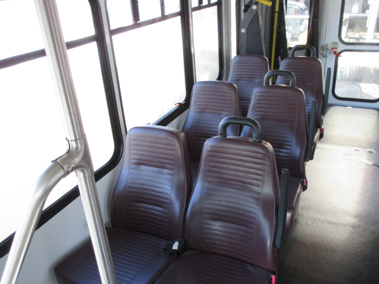 Used 2017 Ford E-350 Cutaway - photo 32
