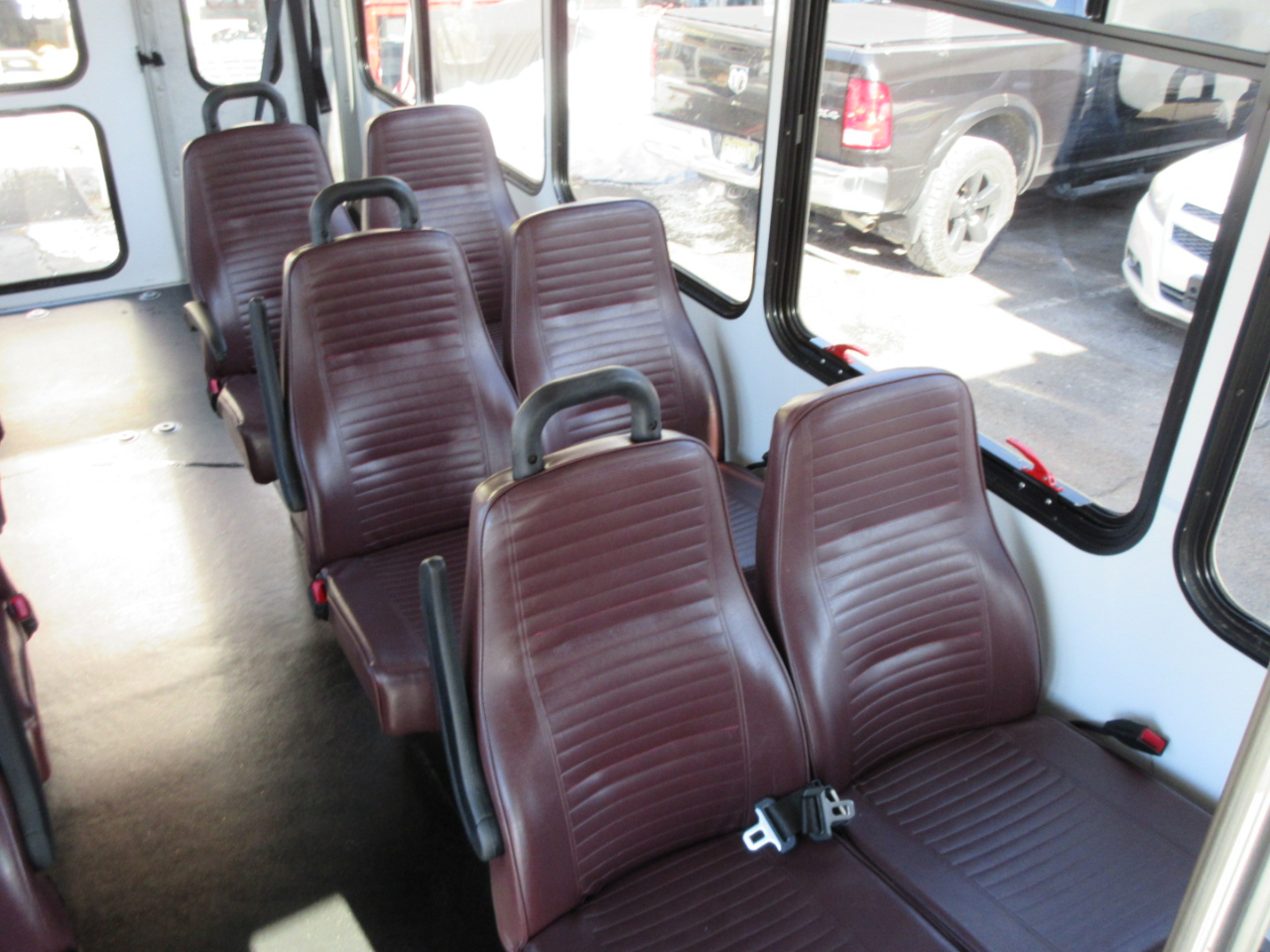 Used 2017 Ford E-350 Cutaway - photo 33
