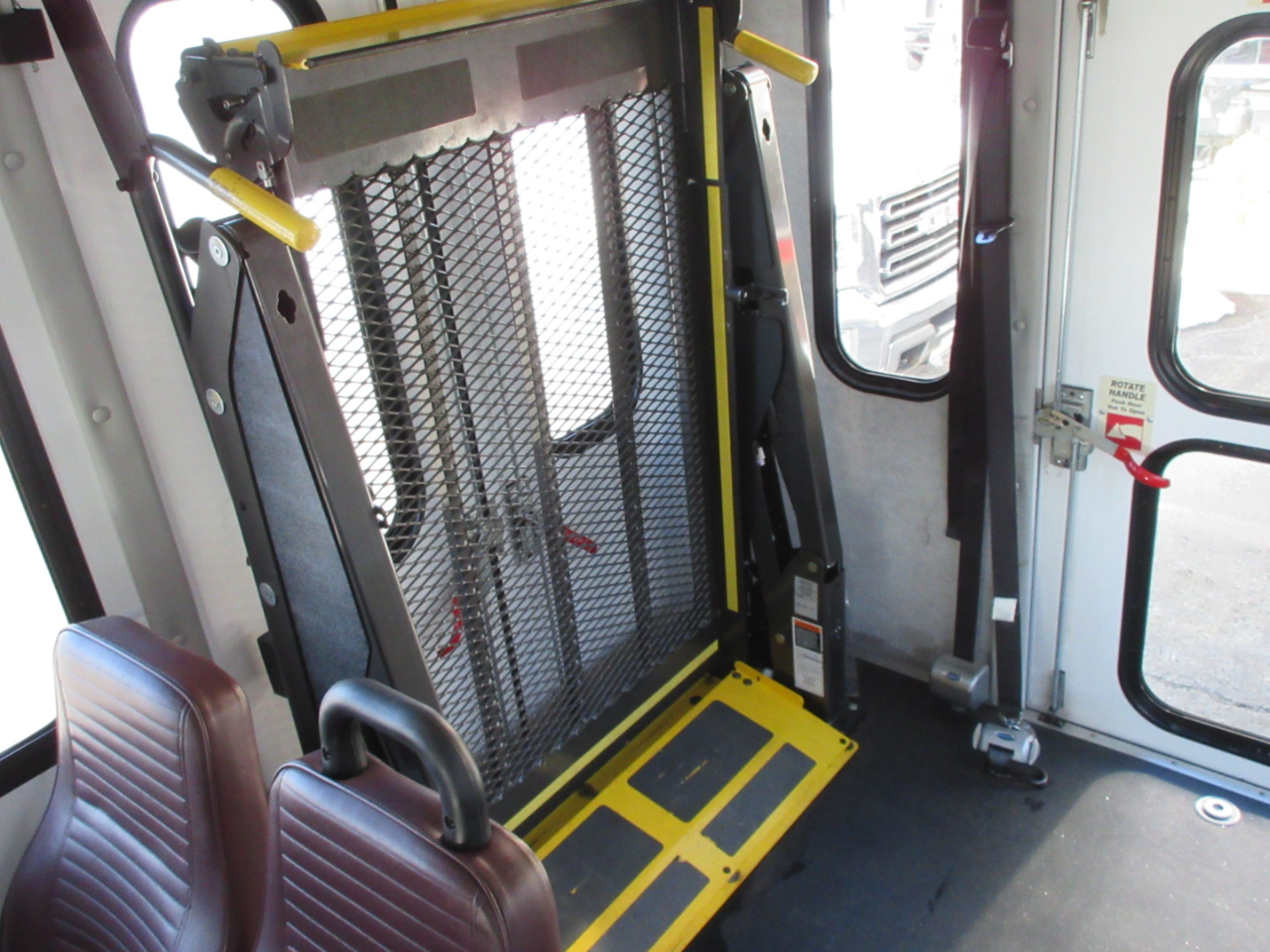 Used 2017 Ford E-350 Cutaway - photo 34