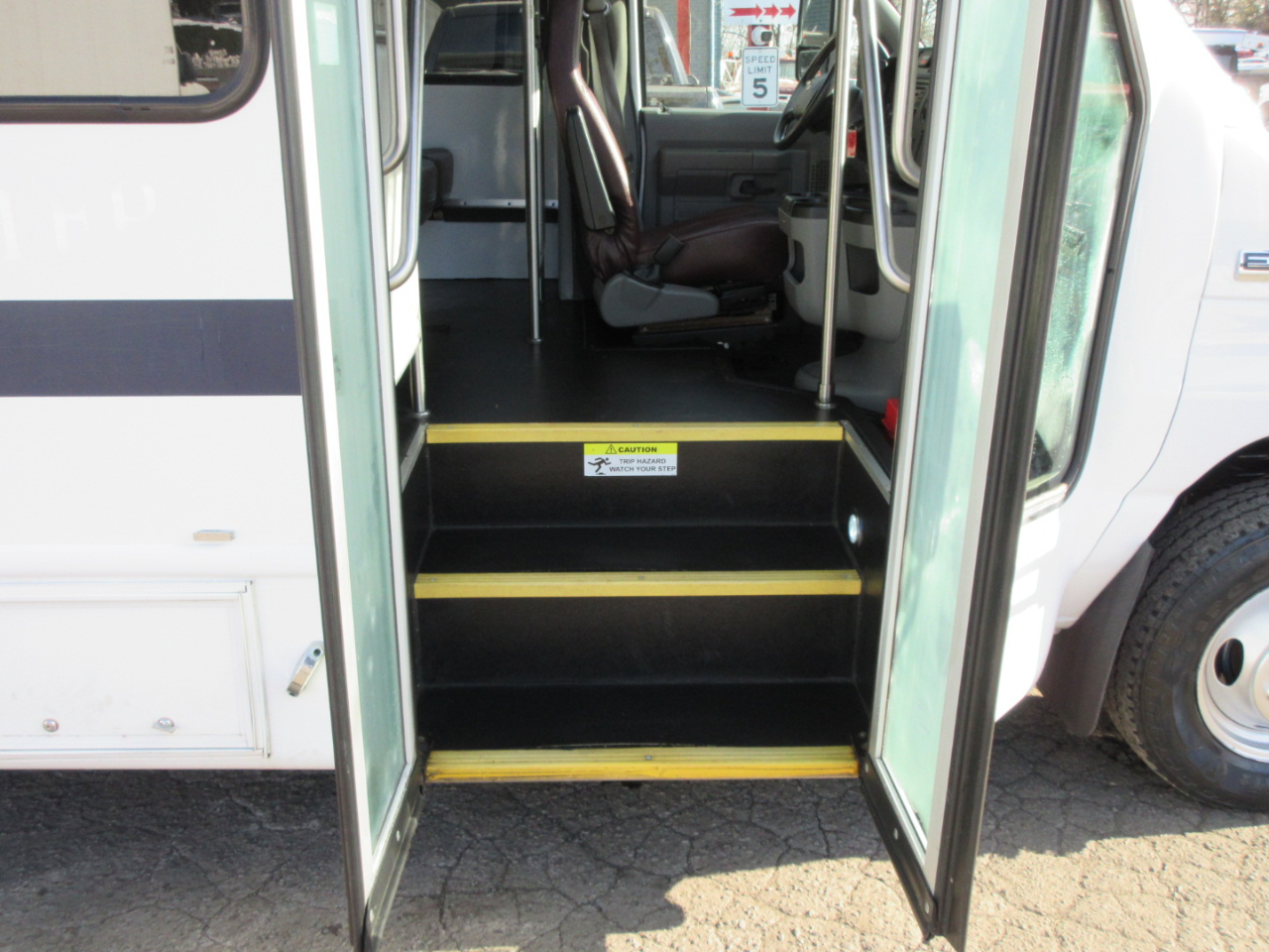 Used 2017 Ford E-350 Cutaway - photo 4