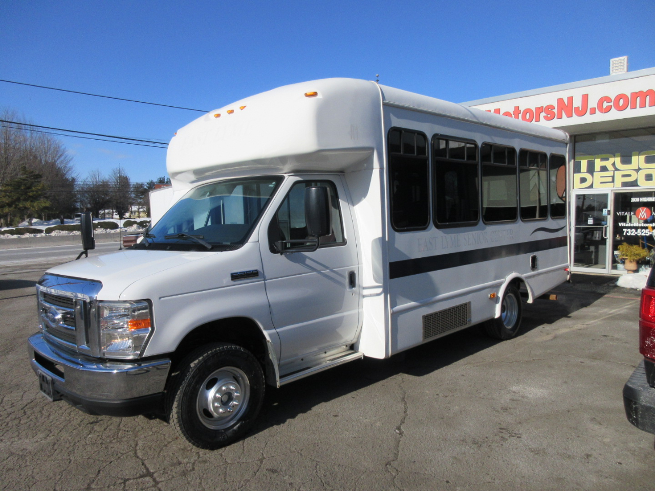 Used 2017 Ford E-350 Cutaway - photo 21