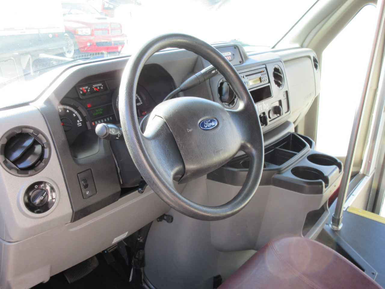 Used 2017 Ford E-350 Cutaway - photo 24