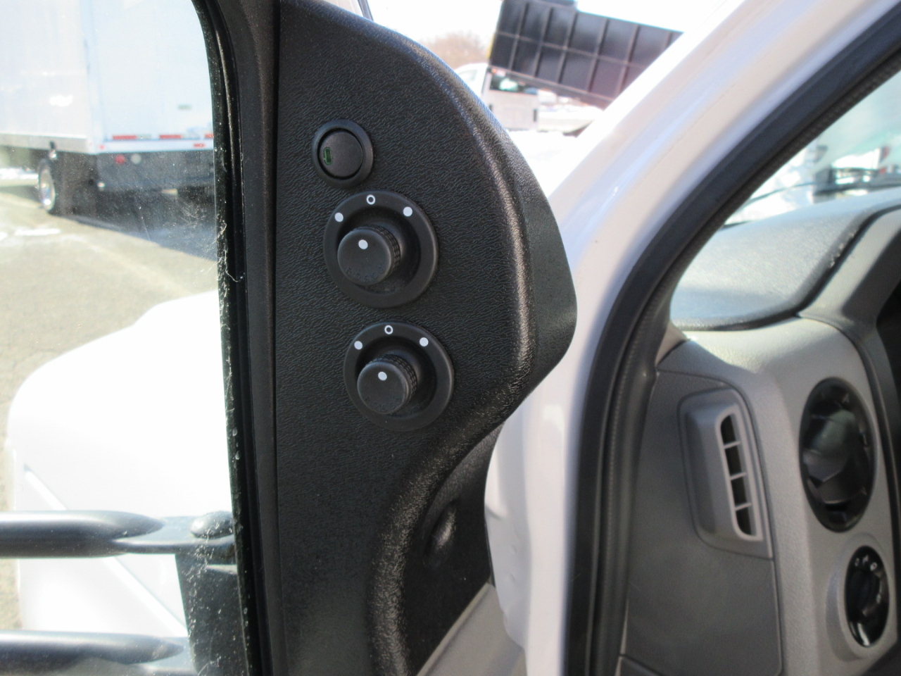 Used 2017 Ford E-350 Cutaway - photo 27