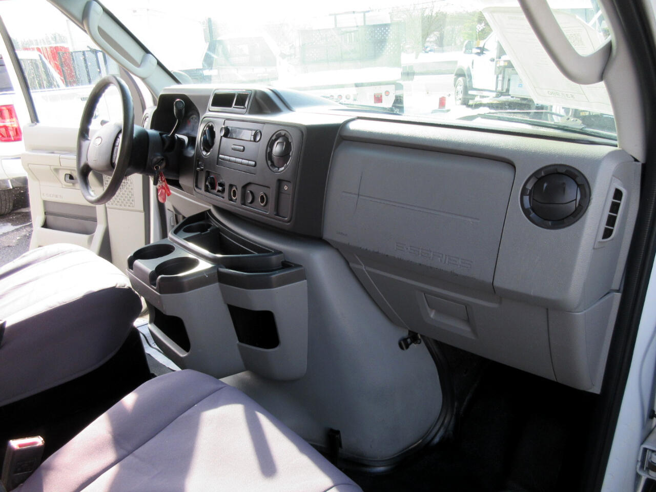 Used 2017 Ford E-350 Cutaway - photo 17