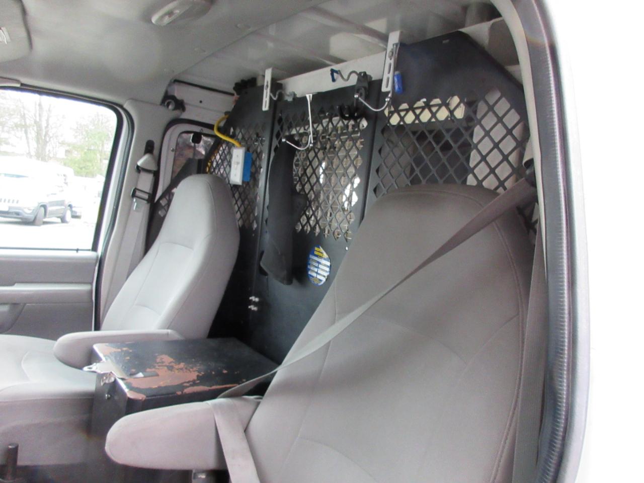 Used 2007 Ford E-350 Empty Cargo Van - photo 16