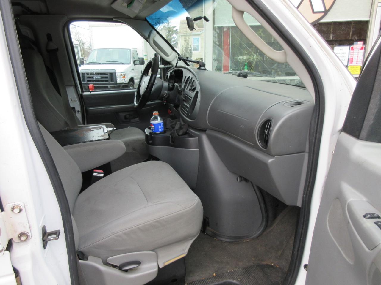 Used 2007 Ford E-350 Empty Cargo Van - photo 17