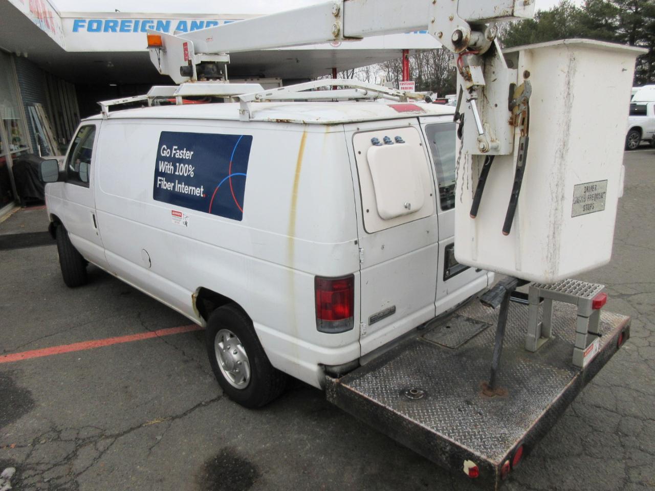 Used 2007 Ford E-350 - photo 2