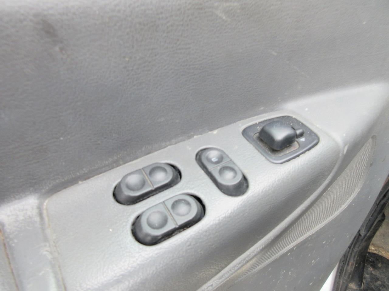 Used 2007 Ford E-350 Empty Cargo Van - photo 20