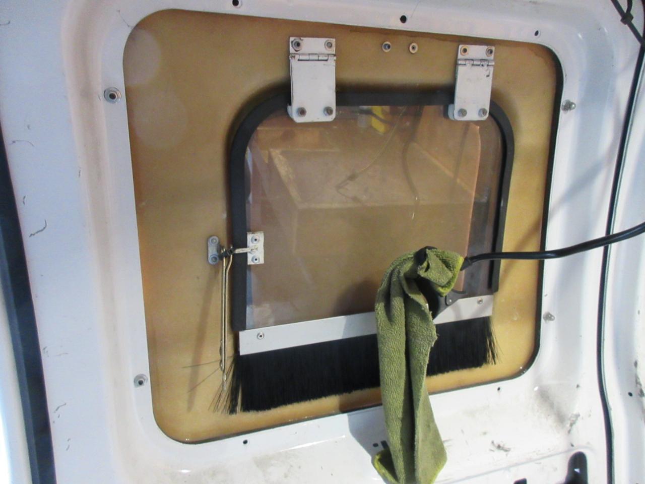 Used 2007 Ford E-350 Empty Cargo Van - photo 4