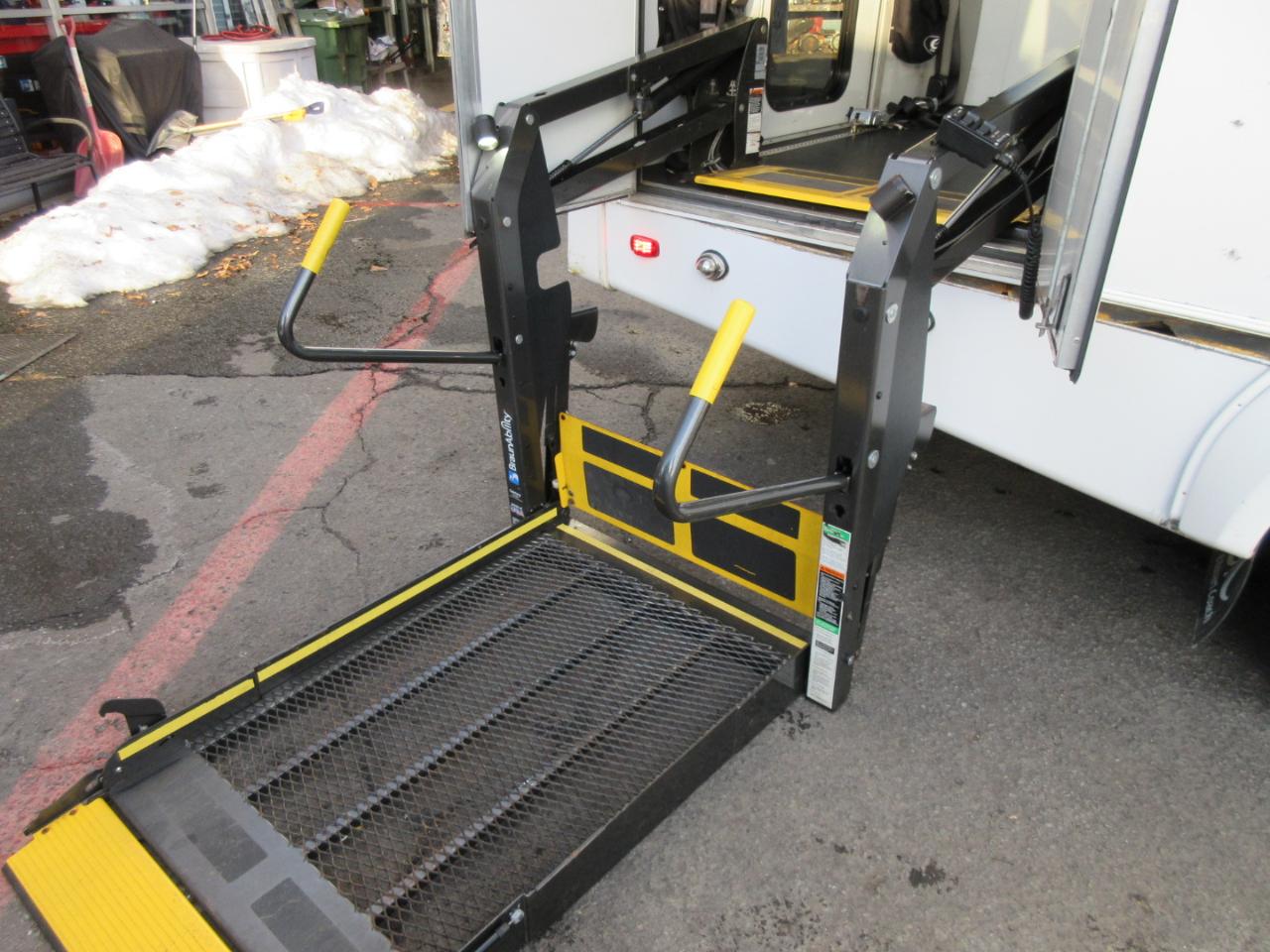 Used 2017 Ford E-350 Cutaway - photo 35