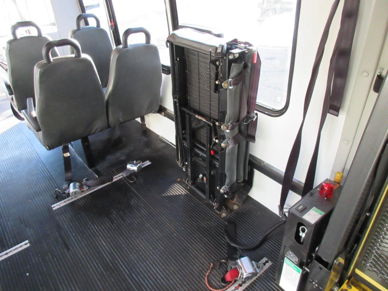 Used 2017 Ford E-350 Cutaway - photo 19