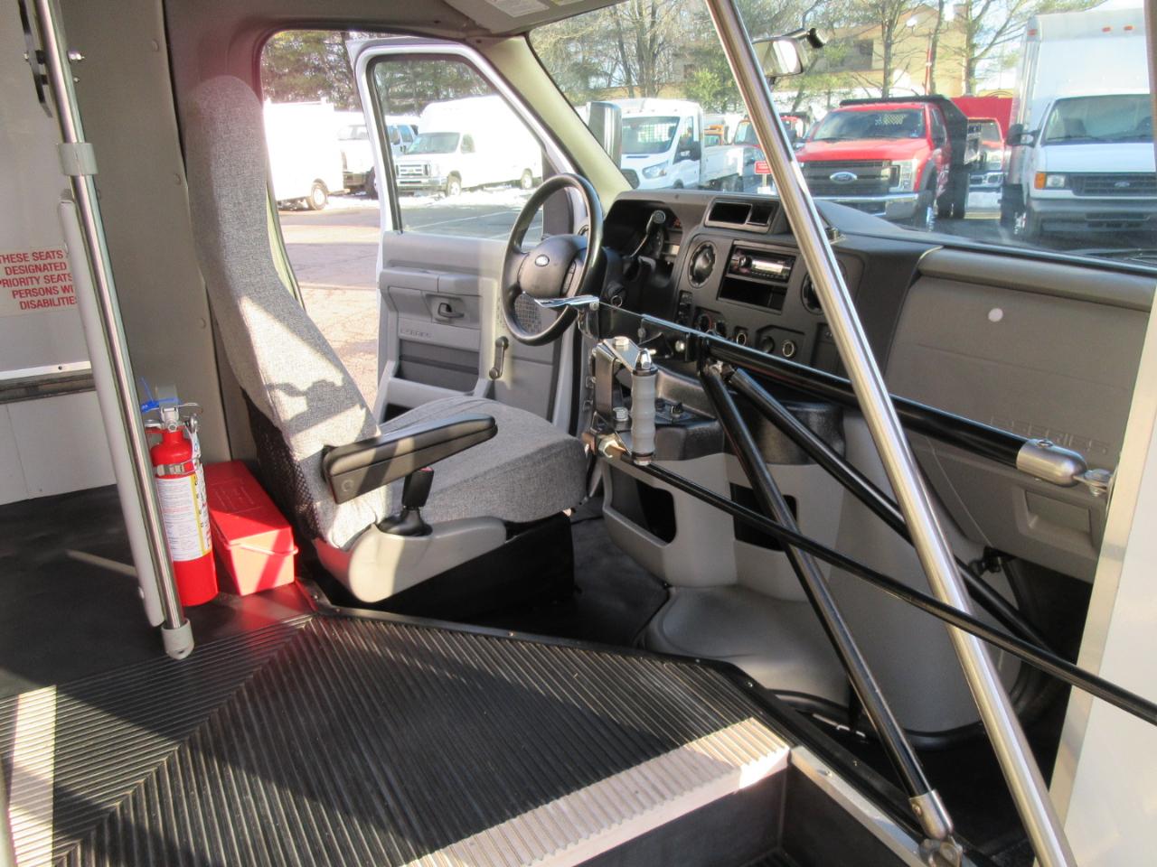 Used 2017 Ford E-350 Cutaway - photo 22