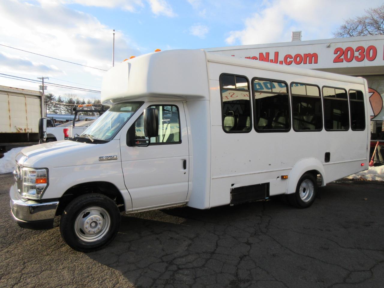 Used 2017 Ford E-350 - photo 2