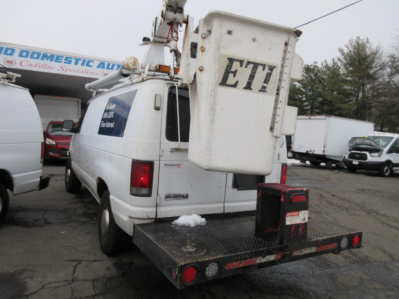 Used 2007 Ford E-350 Empty Cargo Van - photo 4